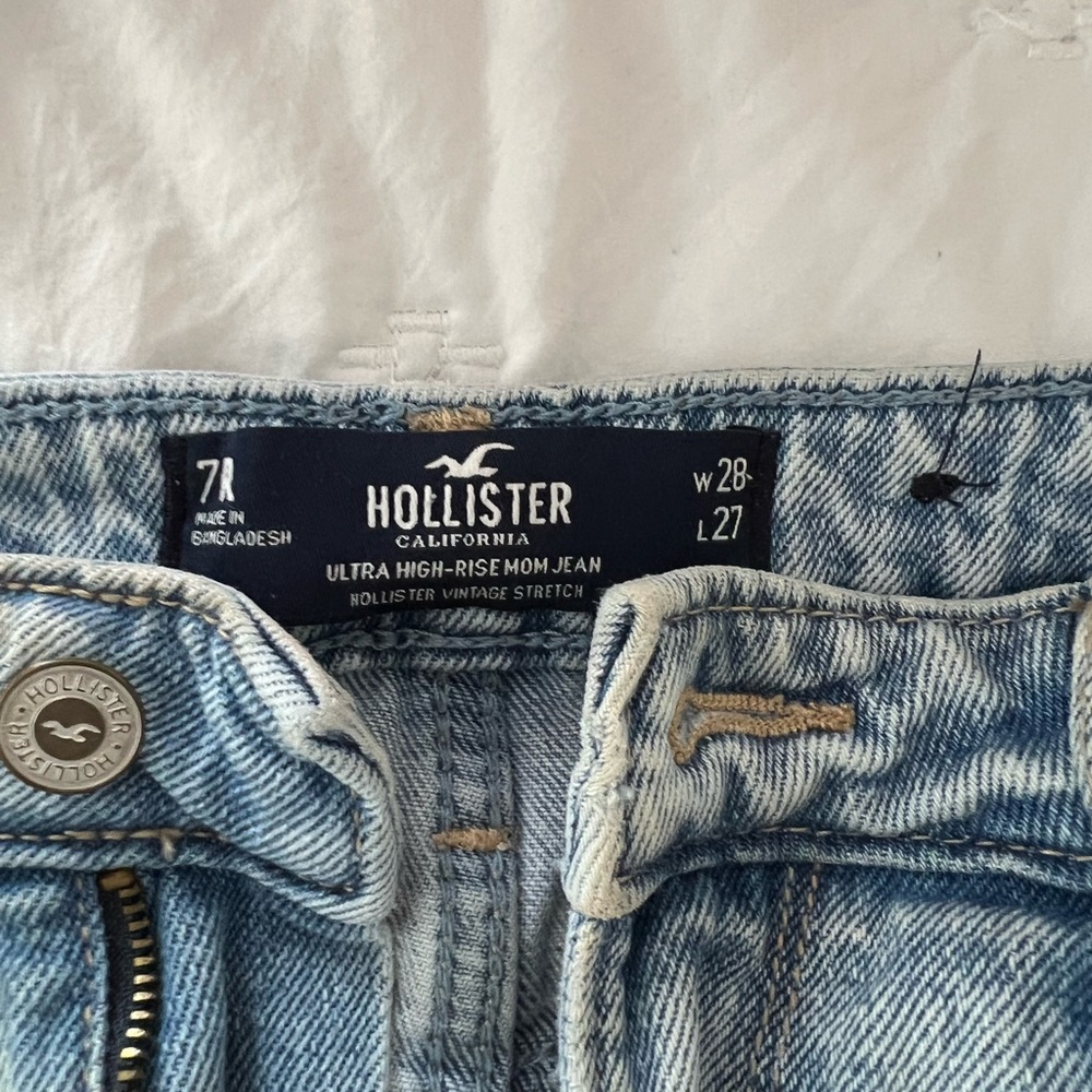 hollister mom jeans ripped